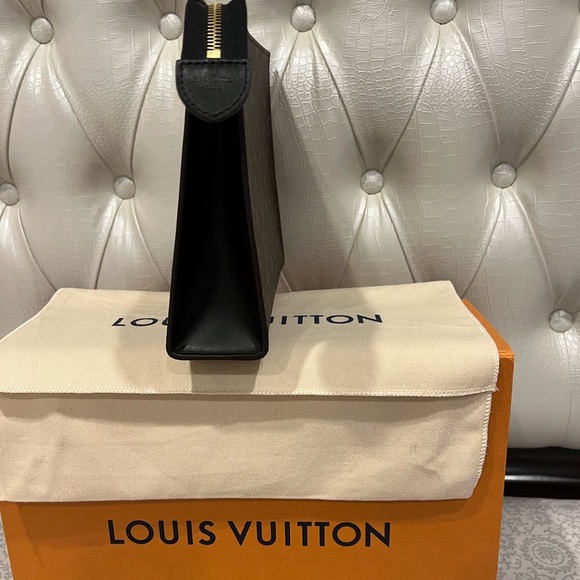 NEW LOUIS VUITTON TOILETRY POUCH 26 POCHE TOILETTE NM M46037 - Picture 10 of 16